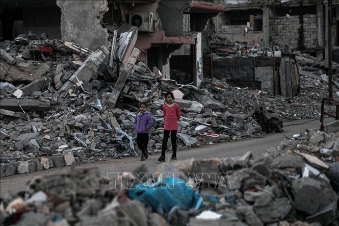 Các em nhỏ tại Deir al-Balah, Dải Gaza. Ảnh: THX/TTXVN
