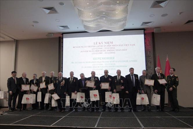 Tri ân các cựu chiến binh Belarus từng công tác tại Việt Nam. Ảnh do ĐSQ cung cấp