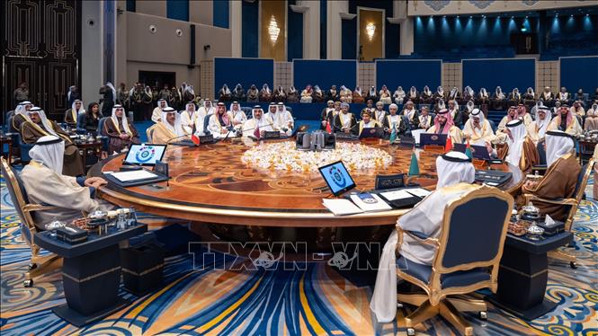 Lãnh đạo các quốc gia thuộc Hội đồng Hợp tác các nước Vùng Vịnh (GCC) ngày 1/12/2024 kêu gọi chấm dứt xung đột tại Dải Gaza, việc cưỡng bức người Palestine di dời tại dải đất này cũng như sự chiếm đóng đối với các vùng lãnh thổ của Palestine. Trong ảnh: Toàn cảnh phiên họp lần thứ 45 của Hội đồng Tối cao GCC tại Kuwait City, Kuwait, ngày 1/12/2024. Ảnh: AA/TTXVN