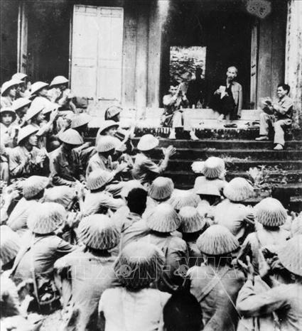 Ngày 19/9/1954, tại sân Đền Giếng trong Khu di tích Đền Hùng (Phú Thọ), trước khi về tiếp quản Thủ đô, cán bộ, chiến sĩ Đại đoàn Quân tiên phong - Sư đoàn 308 được nghe Chủ tịch Hồ Chí Minh nói chuyện thân mật. Người căn dặn: 