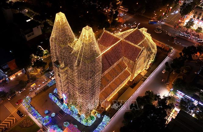Nhà thờ Đức Bà Sài Gòn luôn là điểm nhấn giữa lòng Thành phố Hồ Chí Minh mỗi dịp Giáng sinh.
Ảnh: Hồng Đạt - TTXVN
