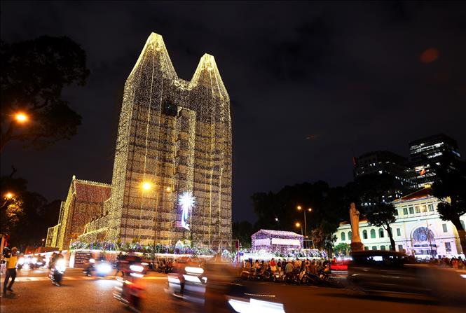 Nhà thờ Đức Bà Sài Gòn lung linh đón Giáng sinh 2024.
Ảnh: Hồng Đạt - TTXVN
