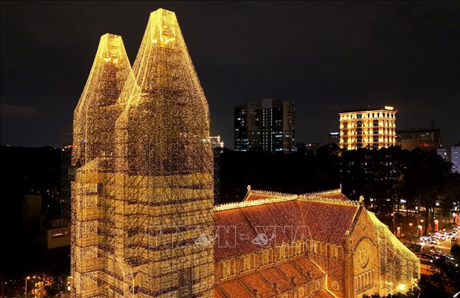 Nhà thờ Đức Bà Sài Gòn luôn là điểm nhấn giữa lòng Thành phố Hồ Chí Minh mỗi dịp Giáng sinh.
Ảnh: Hồng Đạt - TTXVN
