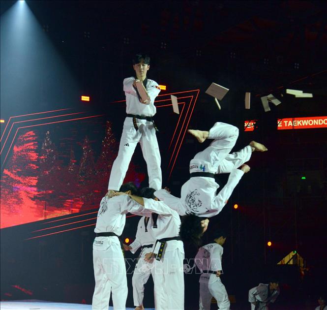 Phần trình diễn của Liên đoàn Taekwondo Cảnh sát thế giới. Ảnh: Thanh Vân-TTXVN