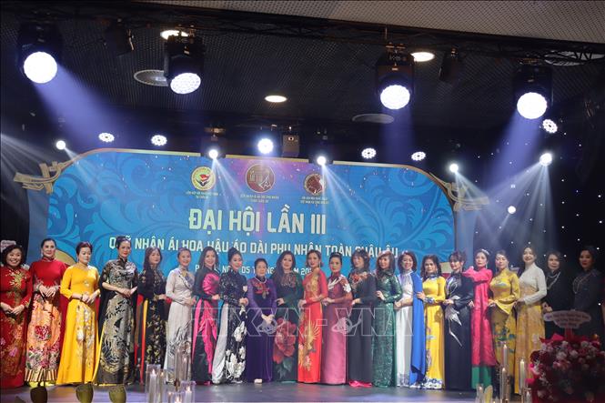 Quỹ Nhân ái áo dài hoa hậu phu nhân toàn châu Âu ra mắt BCH nhiệm kỳ 2024 - 2027. Ảnh: Phóng viên TTXVN tại Cezch