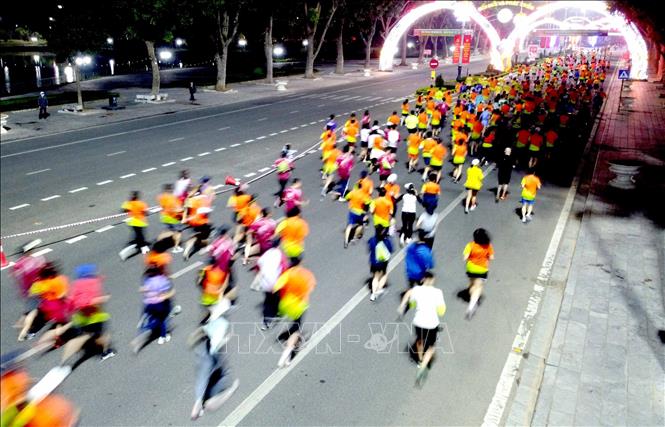 Các VĐV xuất phát ở cự ly10km tại Giải chạy việt dã 