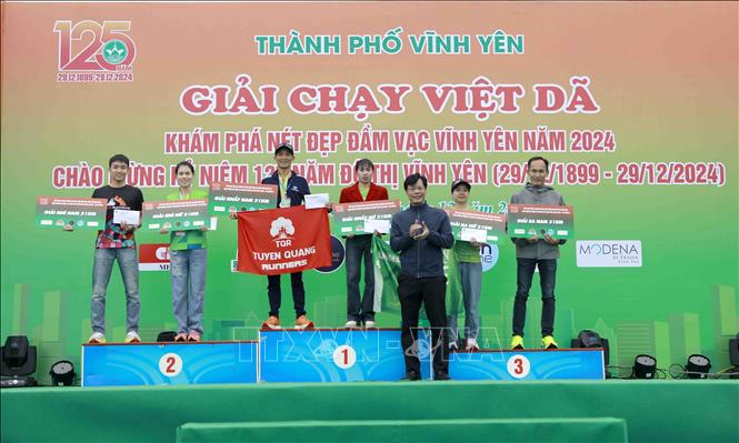 Các VĐV đạt giải cự ly 21km tại Giải chạy việt dã 