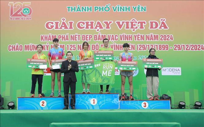 Các VĐV đạt giải cự ly 5km tại Giải chạy việt dã 