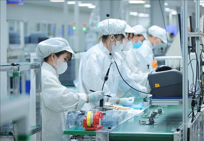 Production at the 100% Korean-invested Bumjin Electronics Vina Co. Ltd. in the northern province of Quang Ninh. VNA Photo: Hoàng Hiếu