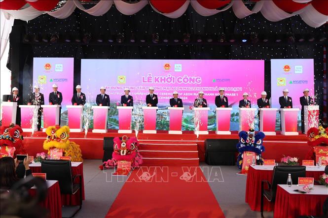 Nghi lễ bấm nút khởi công dự án Trung tâm thương mại AEON MALL Thanh Hoá. Ảnh: TTXVN phát