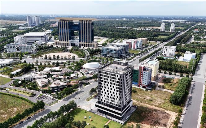 Tỉnh Bình Dương có nhiều cơ sở đào tạo nguồn nhân lực chất lượng cao cho vùng Đông Nam Bộ. Ảnh: Hồng Đạt - TTXVN
