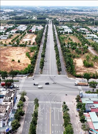 Đường Vành đai 4 Thành phố Hồ Chí Minh, đoạn qua tỉnh Bình Dương có chiều dài 48 km. Ảnh: Hồng Đạt - TTXVN
