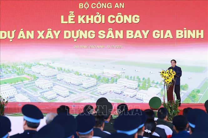 Prime Minister Pham Minh Chinh speaks at the ground-breaking ceremony. VNA Photo: Dương Giang