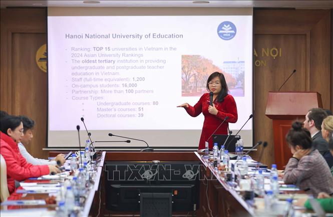 Dự án áp dụng 3 công cụ chuyên biệt là AI đàm thoại, mô hình ngôn ngữ lớn và hệ thống nhận dạng cảm xúc đa phương thức để thử nghiệm với giáo viên và học sinh tại 6 trường phổ thông tại Việt Nam. Ảnh: Thanh Tùng - TTXVN