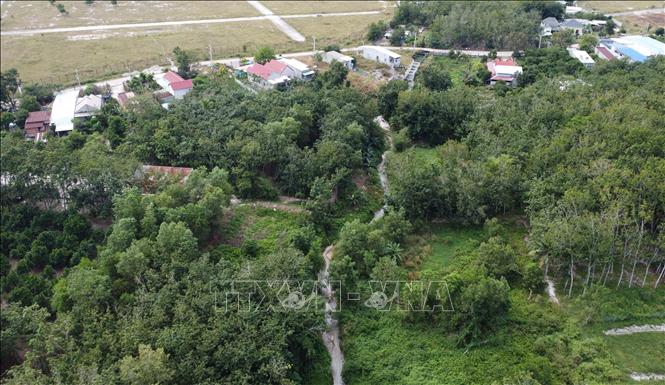 Suối Bưng Hổ chảy qua địa bàn khu phố 9 và 10, phường Minh Hưng, thị xã Chơn Thành (Bình Phước). Ảnh: Đậu Tất Thành – TTXVN