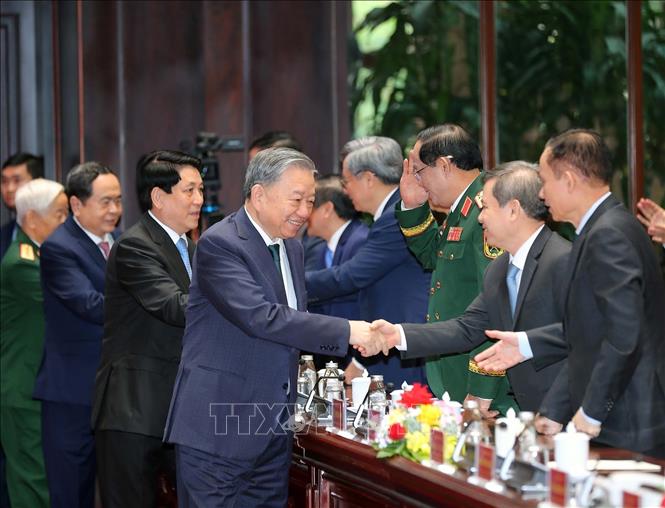 Tổng Bí thư Tô Lâm, Chủ tịch nước Lương Cường, Chủ tịch Quốc hội Trần Thanh Mẫn và các đại biểu dự buổi lễ. Ảnh: Trọng Đức - TTXVN