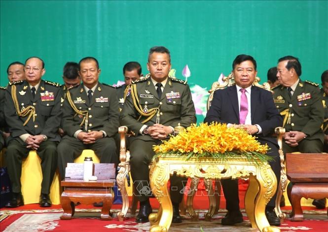 Đại sứ Việt Nam tại Vương quốc Campuchia Nguyễn Huy Tăng và Phó Thủ tướng, Bộ trưởng Quốc phòng Campuchia Tea Seiha đồng chủ trì sự kiện. Ảnh: Hoàng Minh - PV TTXVN tại Campuchia 
