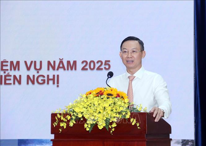 Ông Trần Phước Anh, Giám đốc Sở Ngoại vụ Thành phố Hồ Chí Minh báo cáo kết quả công tác năm 2024, phương hướng nhiệm vụ năm 2025. Ảnh: Xuân Khu - TTXVN