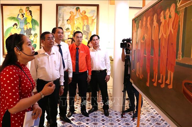 Đại biểu tham quan Bảo tàng.  Ảnh: Thanh Hòa - TTXVN