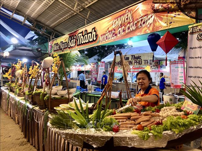 Gian hàng món ngon Sài Thành giới thiệu phong phú món ăn. Ảnh: Mỹ Phương – TTXVN.