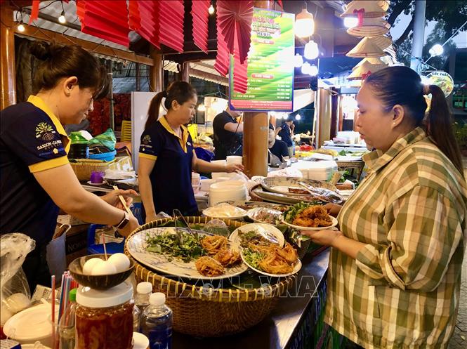 Nhiều món ăn đặc sản Nam bộ thu hút thực khách. Ảnh: Mỹ Phương – TTXVN.