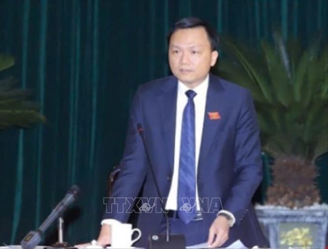 Giám đốc Sở Kế hoạch và Đầu tư Thanh Hóa Lê Minh Nghĩa trả lời chất vấn. Ảnh: Việt Hoàng - TTXVN