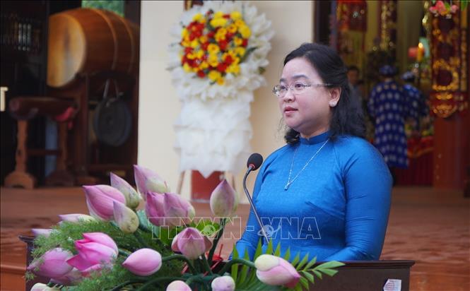 Giám đốc Sở Văn hóa, Thể thao và Du lịch tỉnh Đồng Tháp Huỳnh Thị Hoài Thu phát biểu tại lễ tưởng niệm. Ảnh: Nhựt An - TTXVN