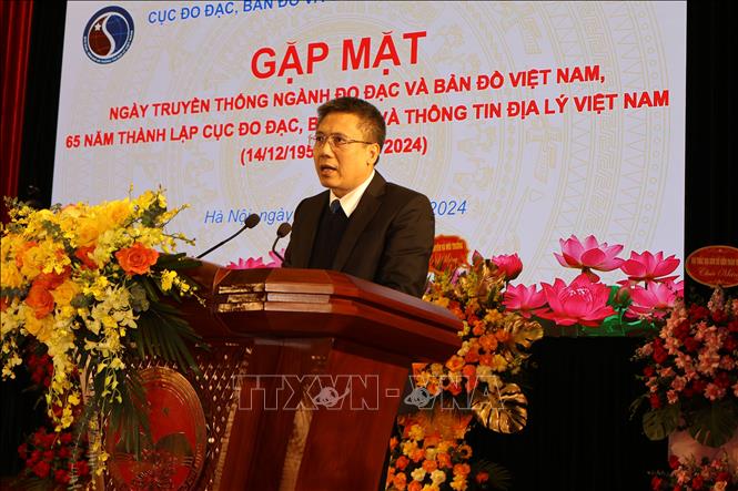 Tiến sỹ Hoàng Ngọc Lâm, Cục trưởng Cục Đo đạc, Bản đồ và Thông tin địa lý Việt Nam trình bày những kết quả đạt được của Cục trong 65 năm trưởng thành và phát triển. Diệu Thúy - TTXVN