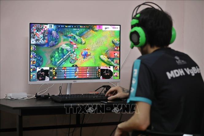 As of mid-November, the Ministry of Information and Communications had issued 288 G1 licences for electronic games, of which 184 remain active, while 104 were revoked. VNA Photo: Minh Quyết