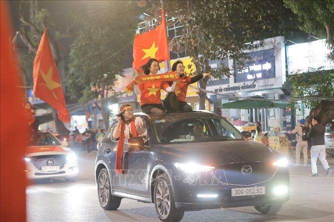 Khán giả đến cố vũ cho đội chủ nhà Việt Nam. Ảnh: Minh Quyết - TTXVN
