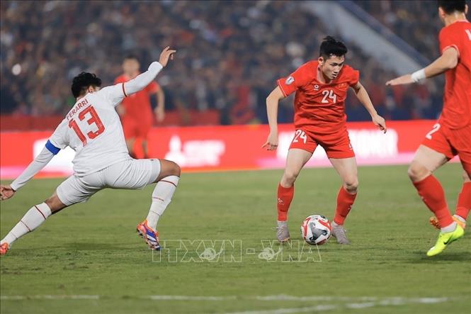 Kết thúc hiệp 1, hai đội hoà nhau 0-0. Ảnh: Minh Quyết - TTXVN