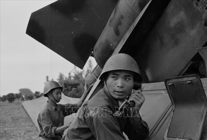 Chiến sĩ phân đội 6, bộ đội tên lửa bảo vệ thủ đô chiến đấu dũng cảm, mưu trí góp phần cùng quân dân Hà Nội bắn rơi nhiều máy bay B-52 của Mỹ trong những ngày cuối tháng 12/1972. Ảnh: Văn Bảo  - TTXVN