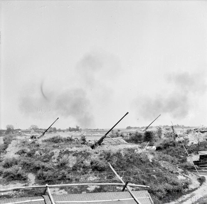 Đại đội 1, đoàn X pháo cao xạ bảo vệ Thủ đô chiến đấu giỏi, góp phần bắn rơi 3 máy bay Mỹ ngày 11/5/1972. Ảnh: Lâm Hồng – TTXVN
