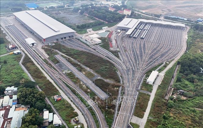 The Long Binh depot is the largest of its kind so far in Vietnam. VNA Photo: Hồng Đạt