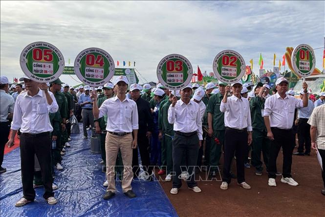 Các đội tham gia hội thi. Ảnh: Hồng Nhung - TTXVN