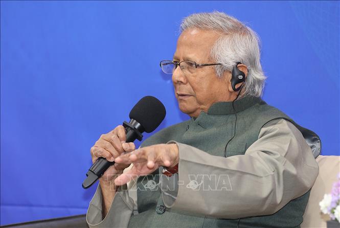 Ông Muhammad Yunus phát biểu tại một diễn đàn ở Seoul, Hàn Quốc ngày 13/2/2023. Ảnh: YONHAP/TTXVN