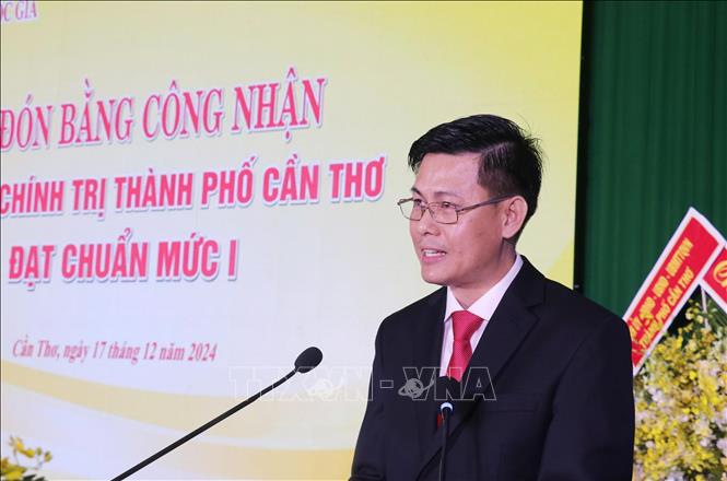 TS Lê Văn Điện, Hiệu trưởng Trường Chính trị thành phố Cần Thơ phát biểu. Ảnh: Ngọc Thiện- TTXVN.

