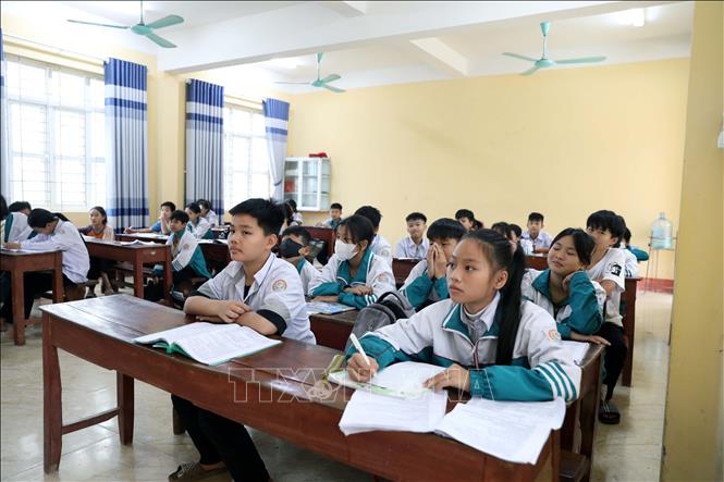 396/396 học sinh trường THCS Đức Lý (huyện Lý Nhân) đã tham gia bảo hiểm ye tế học sinh sinh viên. Ảnh: Đại Nghĩa - TTXVN