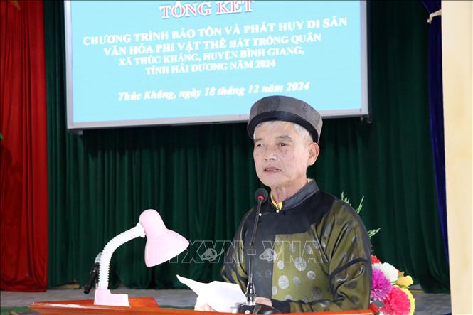 Ông Phạm Văn Xim, Chủ nhiệm Câu lạc bộ hát Trống quân Ngọc Cục, xã Thúc Kháng chia sẻ về việc bảo tồn, phát huy di sản hát Trống quân
Ảnh: Mạnh Tú - TTXVN