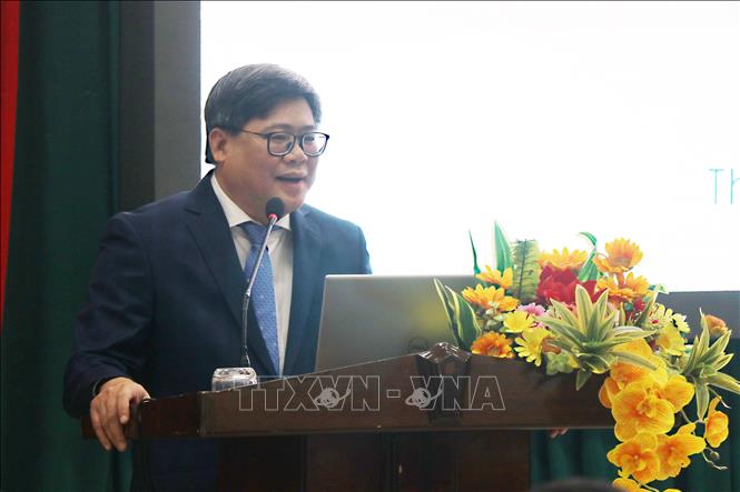 Hiệu trưởng Trường Cao đẳng Huế Hoàng Bảo Hùng phát biểu tại buổi lễ. Ảnh: Mai Trang - TTXVN