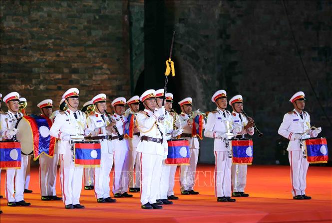Chương trình biểu diễn của Đoàn quân nhạc Quân đội nhân dân Lào. Ảnh: Phạm Kiên - TTXVN
