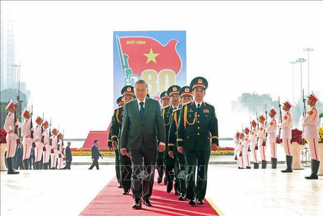 Tổng Bí thư đến dự Lễ kỷ niệm 80 năm Ngày thành lập Quân đội nhân dân Việt Nam, 35 năm Ngày hội Quốc phòng toàn dân. Ảnh: Thống Nhất – TTXVN
