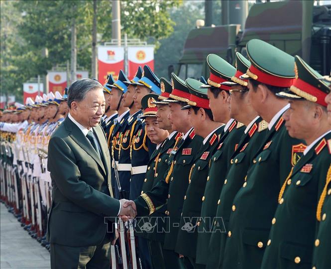 Tổng Bí thư Tô Lâm với Lãnh đạo Quân ủy Trung ương - Bộ Quốc phòng. Ảnh: Thống Nhất – TTXVN
