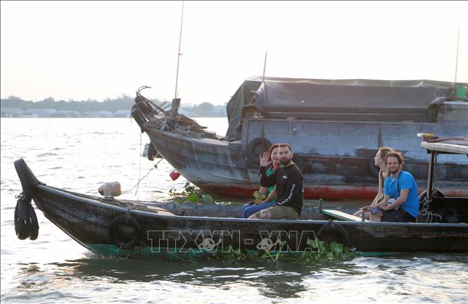 Du khách quốc tế trải nghiệm cuộc sống 