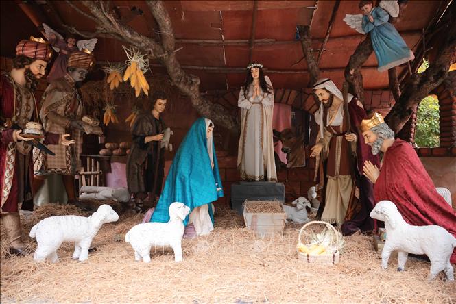 Tiểu cảnh sự ra đời của Chúa Jesus tại Nhà thờ Cửa Bắc. Ảnh: Hoàng Hiếu - TTXVN