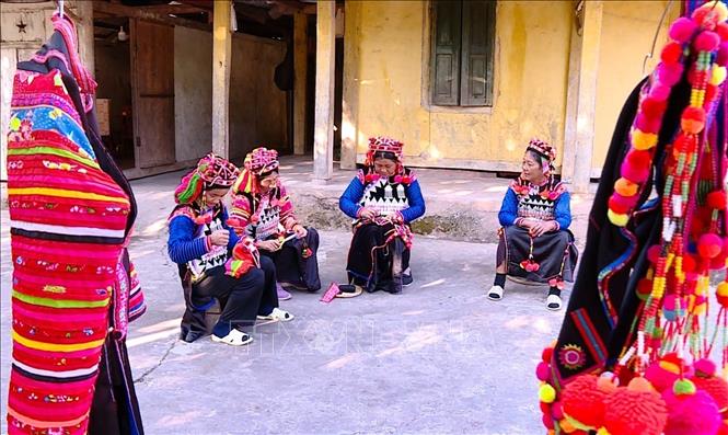 As the golden rice fields are harvested and the corn is gathered from the hills, the Ha Nhi people enter a season of leisure - a time when creativity flourishes. VNA/Photo by courtesy