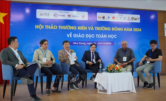 Các đại biểu thảo luận chuyên sâu. Ảnh: Phan Sáu - TTXVN                               