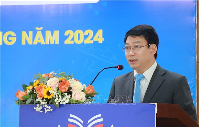 Giáo sư, Tiến sĩ Đào Văn Đông, Hiệu trưởng Trường Đại học Thái Bình Dương báo cáo tại hội nghị. Ảnh: Phan Sáu - TTXVN