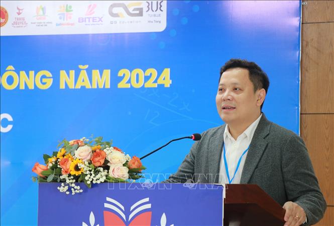 Giáo sư, Tiến sĩ Lê Anh Vinh, Viện trưởng Viện Khoa học Giáo dục Việc Nam, Chủ tịch Hội Giảng dạy Toán học phổ thông phát biểu. Ảnh: Phan Sáu - TTXVN