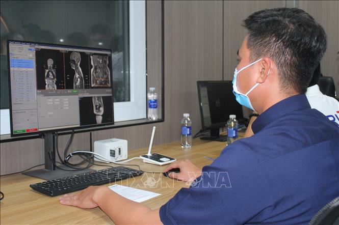 Hệ thống MRI 3.0 Tesla – công nghệ AI - tầm soát đột quỵ sẽ hỗ trợ các bác sĩ tại bệnh viện chẩn đoán nhanh chóng, chính xác. Ảnh: Chanh Đa-TTXVN